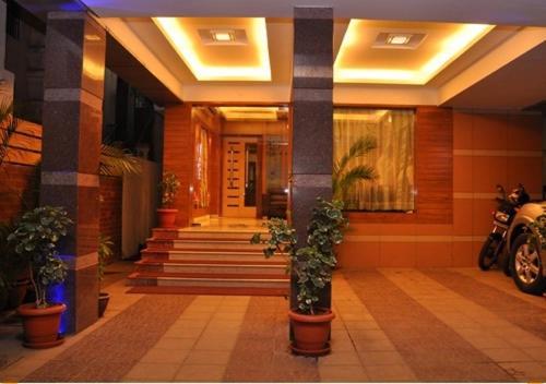 Malles Manotaa Hotel Chennai Exterior photo