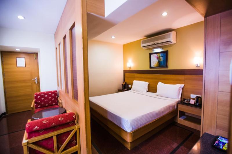 Malles Manotaa Hotel Chennai Room photo